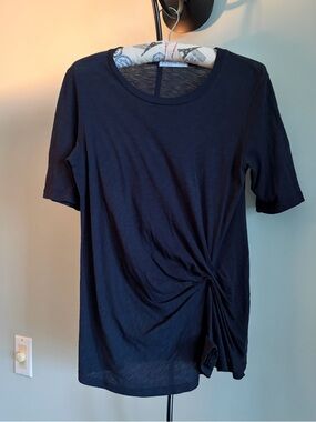 STATESIDE
SIDE CINCHED TEE